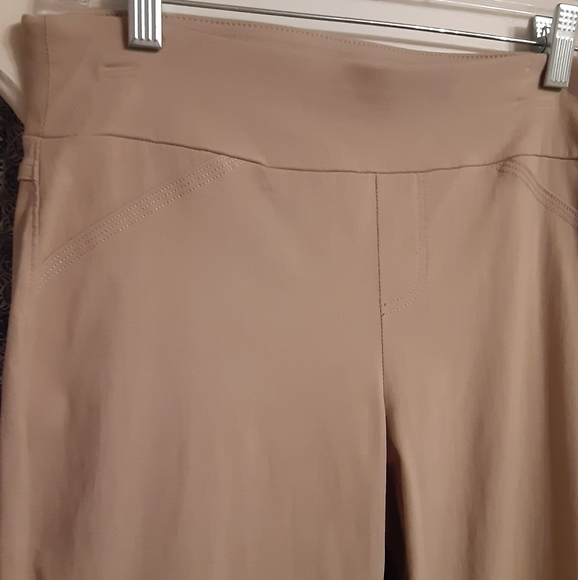 Flattering khaki pants - Picture 3 of 6